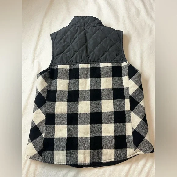 Maurices Women’s Black and White Plaid Quilted Vest with Pockets Size Large - Picture 7 of 15